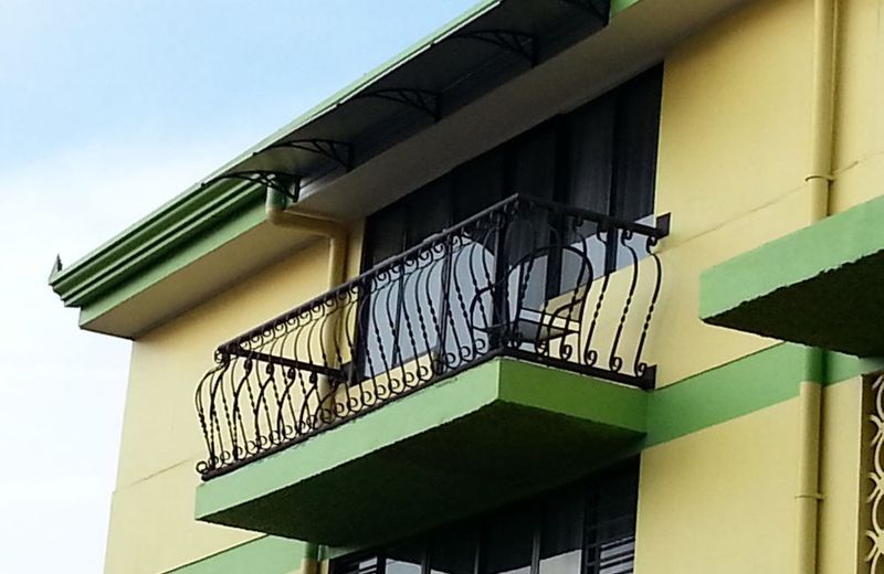 Hotel La Guaria Inn & Suites