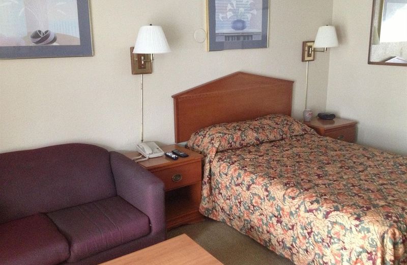 Woodridge Inn & Suites