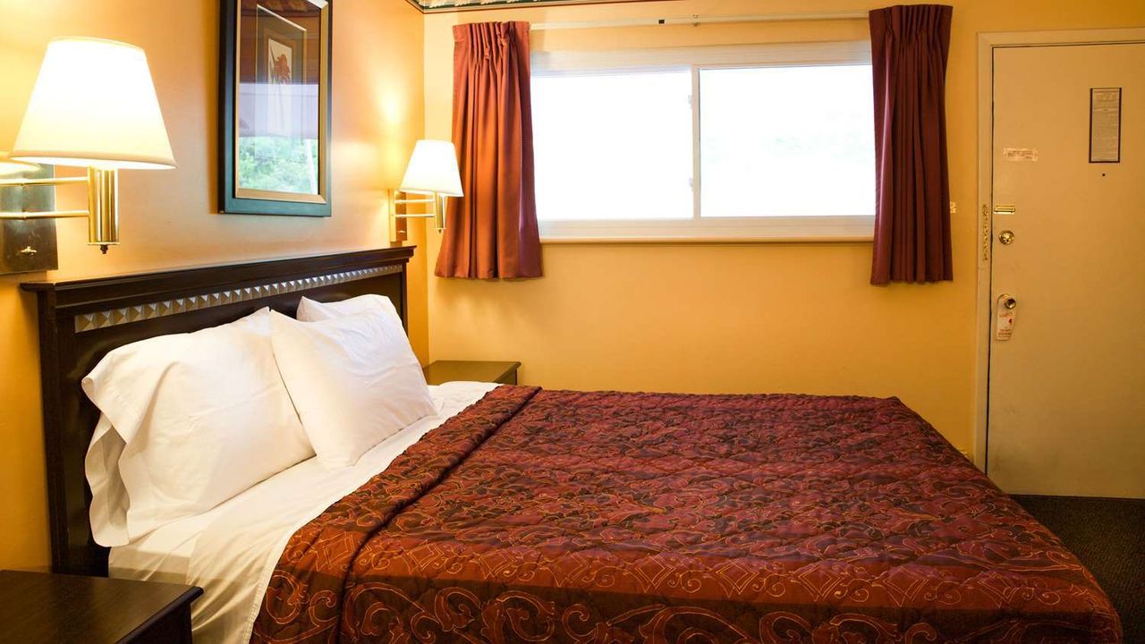 Hometown Inn Athens