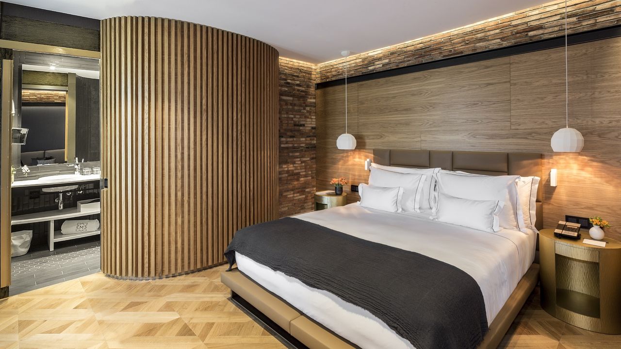 Monument Hotel