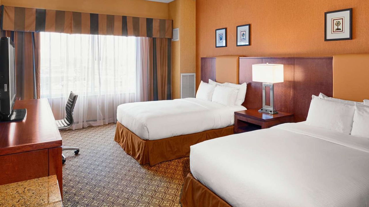 DoubleTree by Hilton Bay City - Riverfront