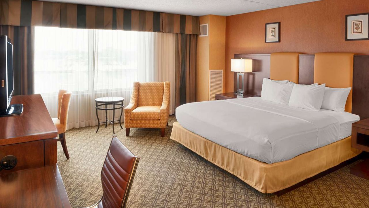 DoubleTree by Hilton Bay City - Riverfront
