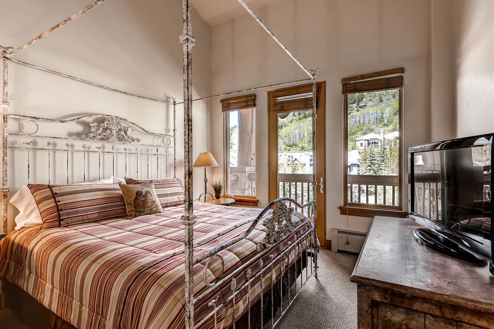 Elkhorn Lodge
