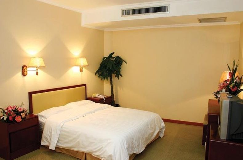 GREEN LAKE BUSINESS HOTEL