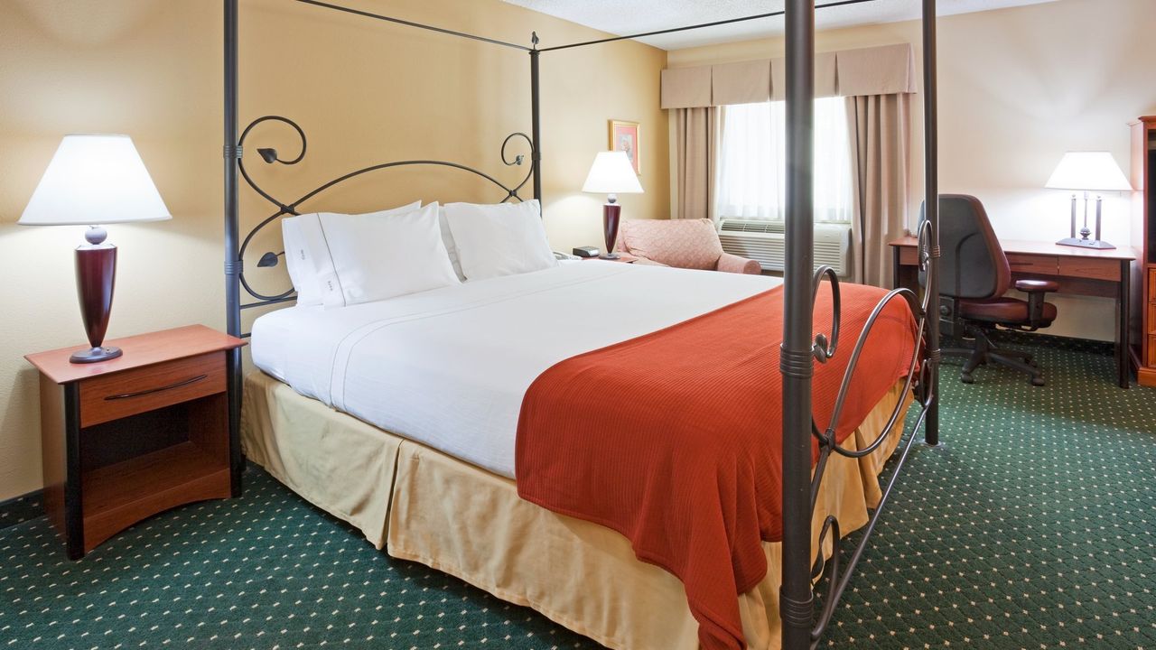 Super 8 by Wyndham Beloit