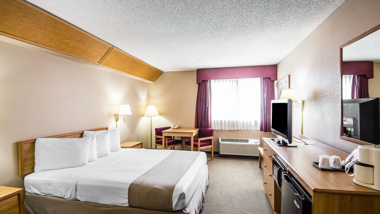 Baymont by Wyndham Blackwell I-35