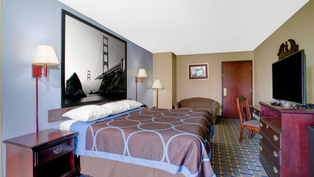 Super 8 by Wyndham Booneville