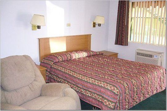 Townhouse Inn and Suites