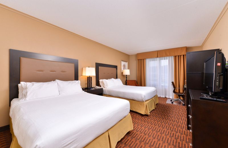 Holiday Inn Express Breezewood, an IHG Hotel