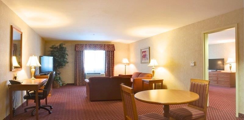 Best Western Plus Media Center Inn & Suites