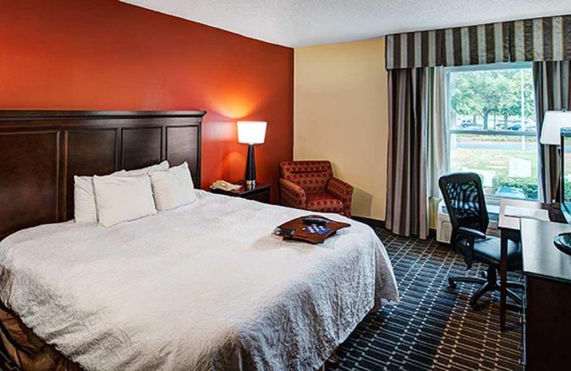 Hampton Inn & Suites Charlotte Arrowood