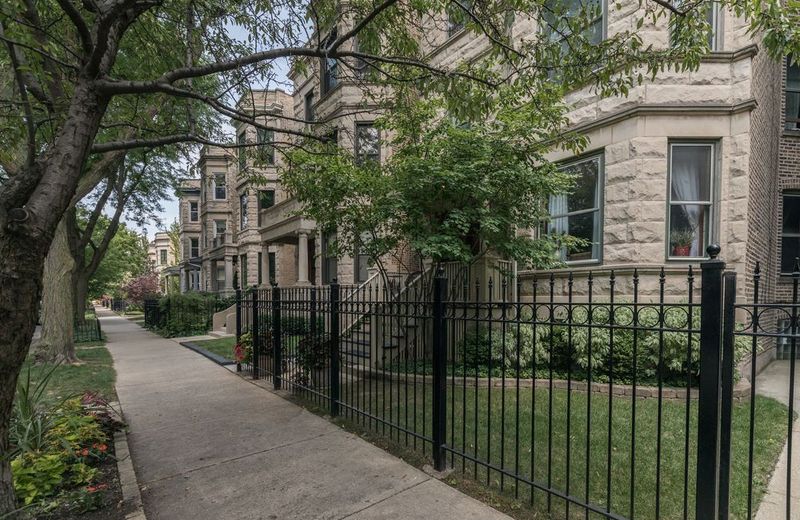Chicago Guest House on Lakewood Avenue