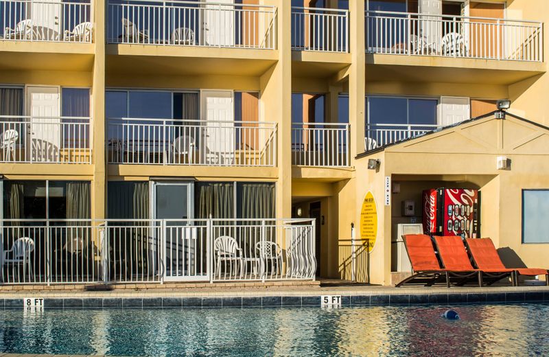 Winter the Dolphins Beach Club, Ascend Hotel Collection