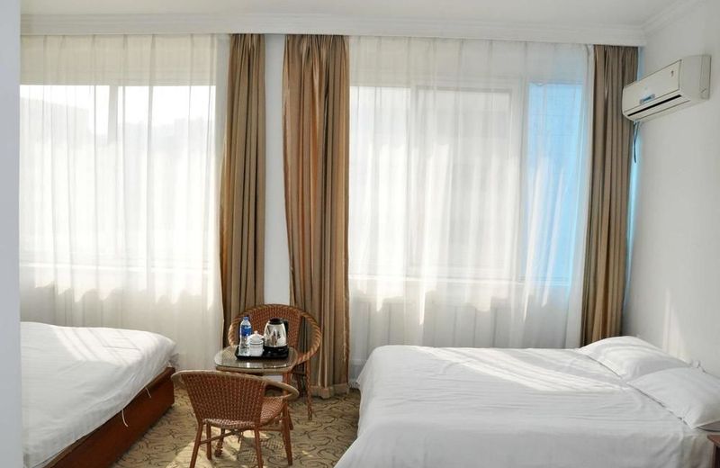 Dalian Yiju Hotel