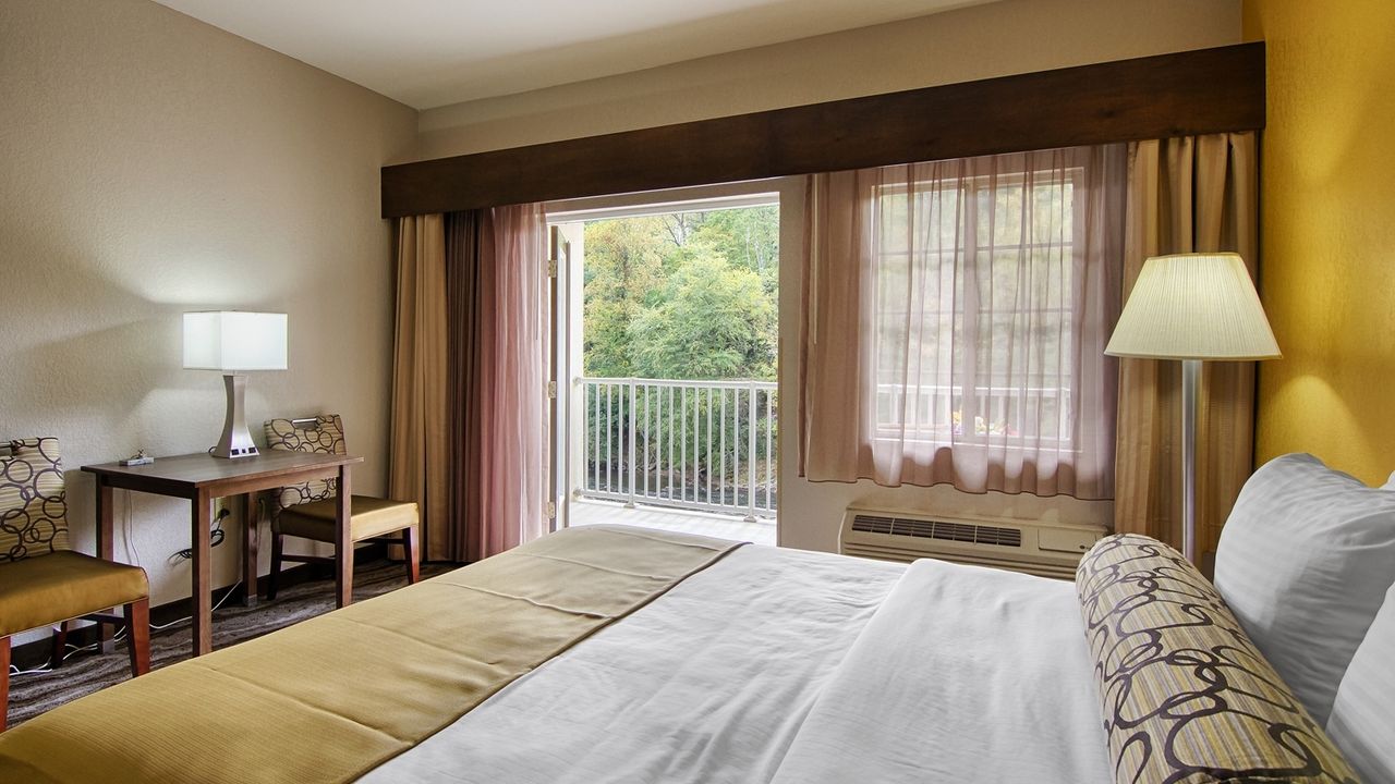 Best Western Plus River Escape Sylva / Dillsboro