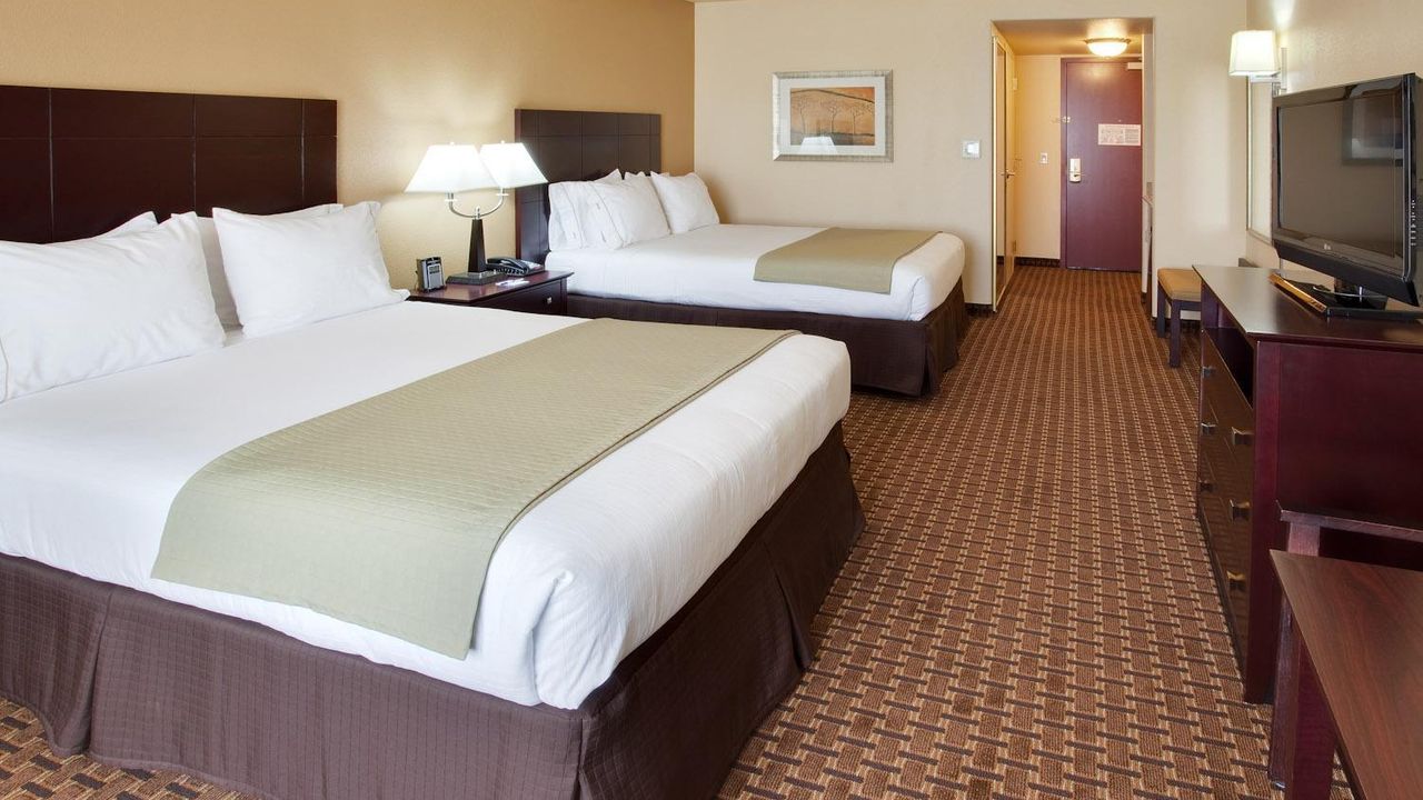 Holiday Inn Express Hotel & Suites Dinuba West, an IHG Hotel