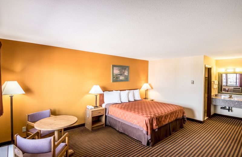 Scottish Inn & Suites - Eau Claire