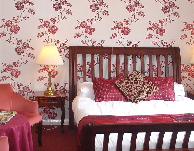 Fox & Hounds Country Hotel