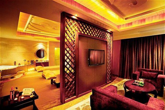 Crowne Plaza Foshan, an IHG Hotel - Exclusive bus stations for HKSAR round-trips