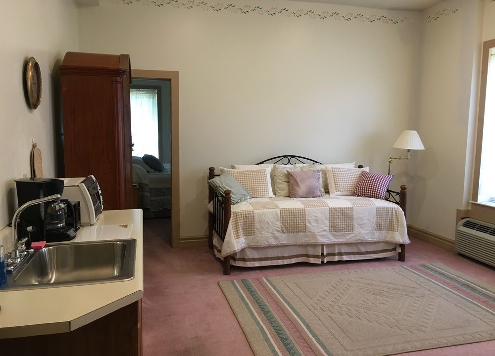 Oak Valley Inn and Suites