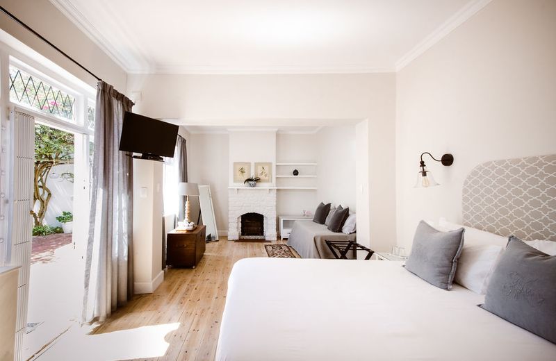 Whispering Oaks Guest House
