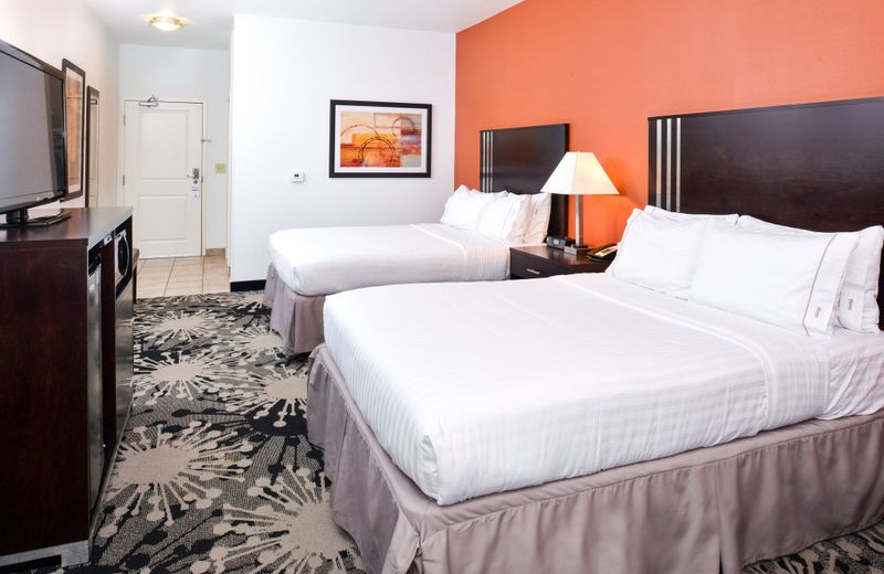 Holiday Inn Express & Suites Greenfield, an IHG Hotel