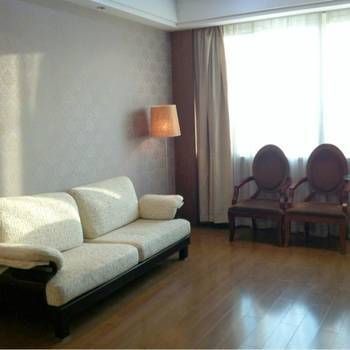 18 J Hotel