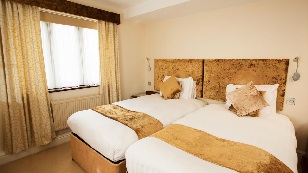 Best Western PLUS Grim's Dyke Hotel