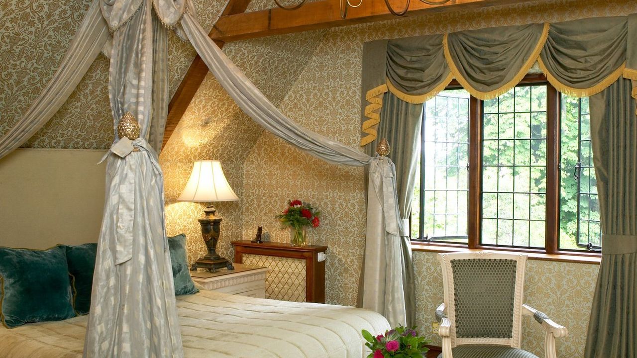 Langshott Manor - Luxury Hotel Gatwick
