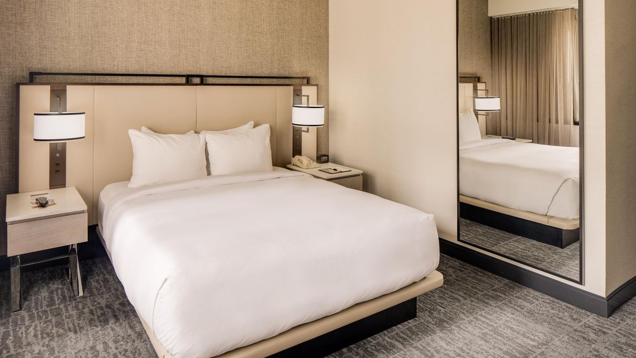 DoubleTree by Hilton Hotel & Suites Jersey City