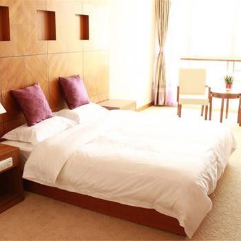 Qianqiu Holiday Hotel