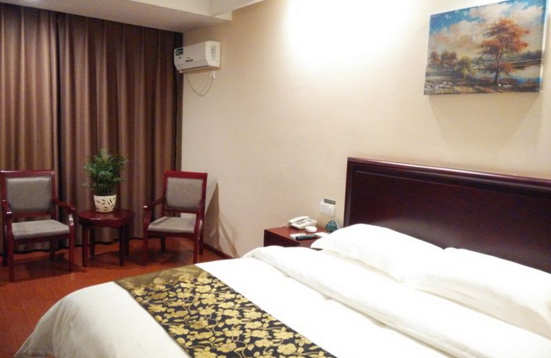 GreenTree Inn HeNan QinYang Middle HuaiFu Road Express Hotel