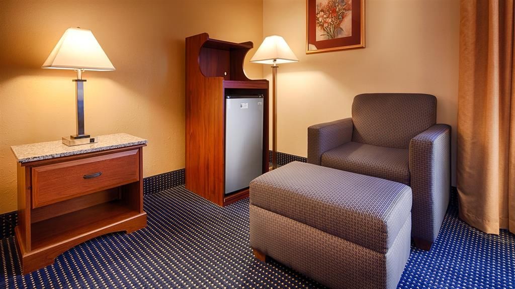 Best Western Plus Yadkin Valley Inn & Suites