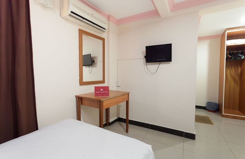 ZEN Rooms Near Jakel Mall