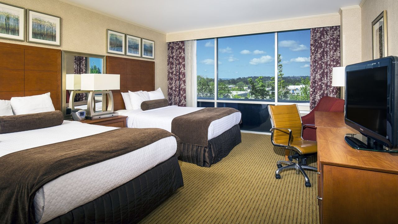 Crowne Plaza Portland - Lake Oswego, an IHG Hotel