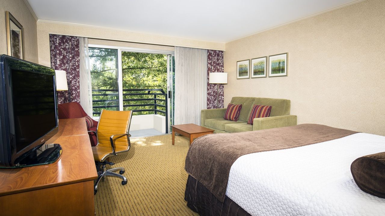 Crowne Plaza Portland - Lake Oswego, an IHG Hotel
