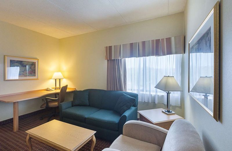 Quality Suites Hotel - Lansing