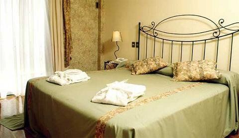 Reina Victoria Suites & Towers