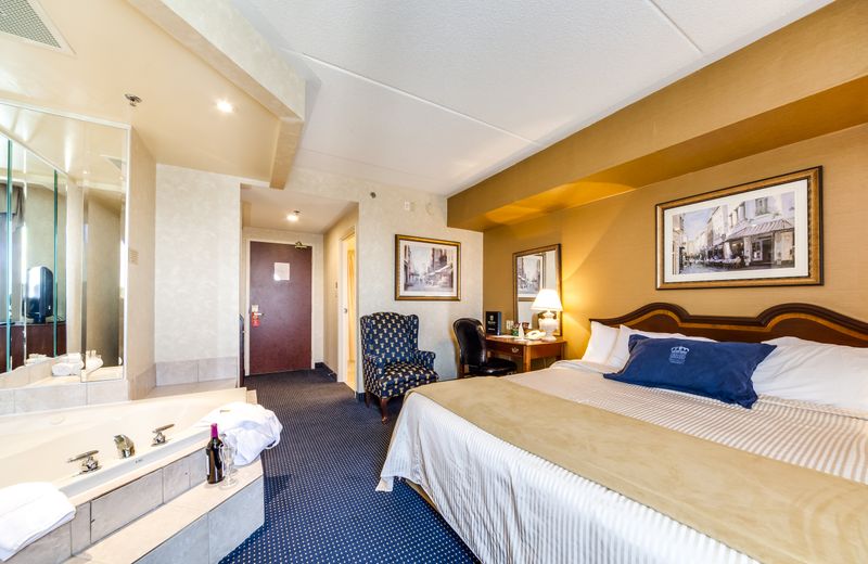 Monte Carlo Inn Airport Suites