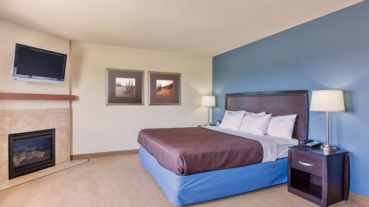 AmericInn by Wyndham Monmouth