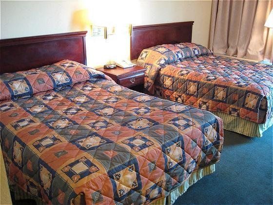 Red Carpet Inn and Suites Muncie