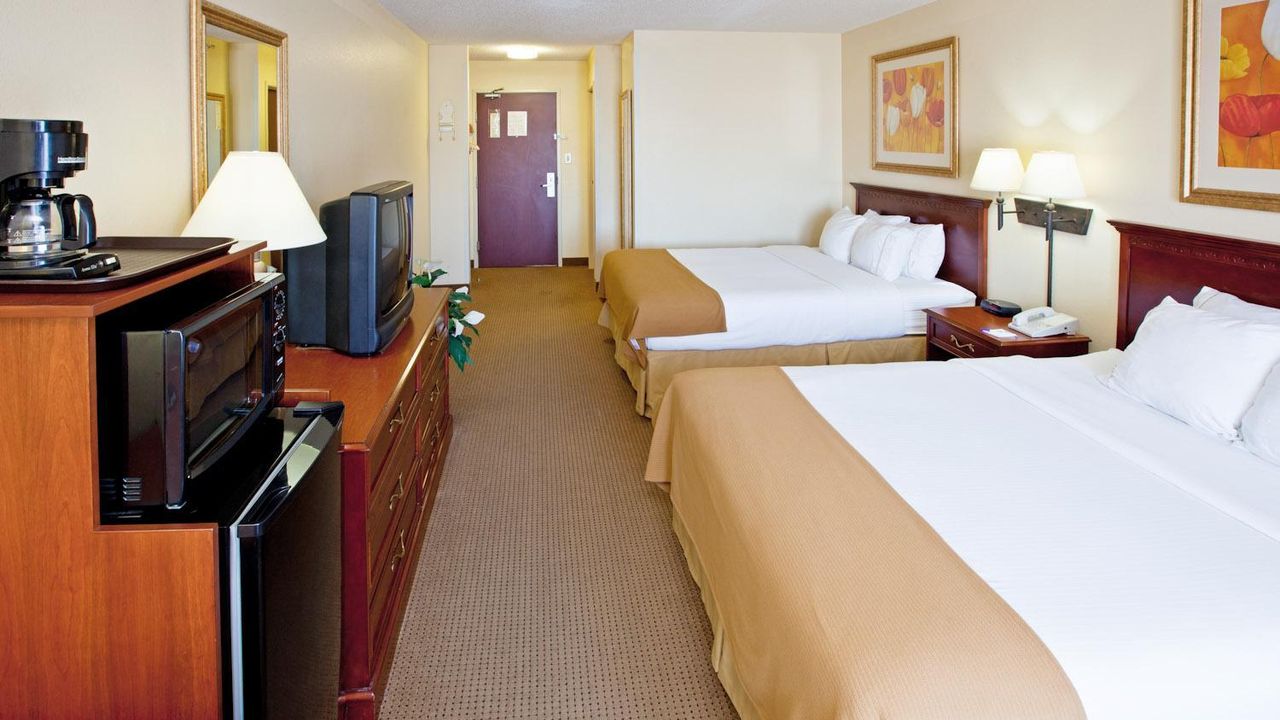 Holiday Inn Express & Suites - Muncie, an IHG Hotel