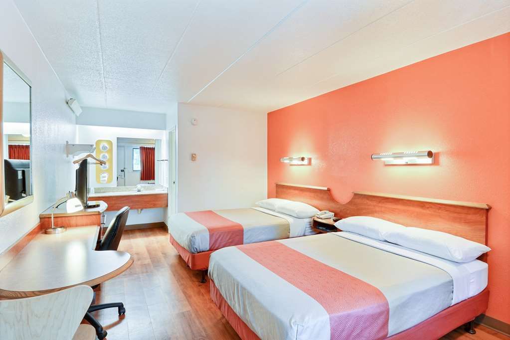 Motel 6-Nashua, NH - South