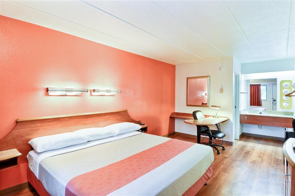 Motel 6-Nashua, NH - South