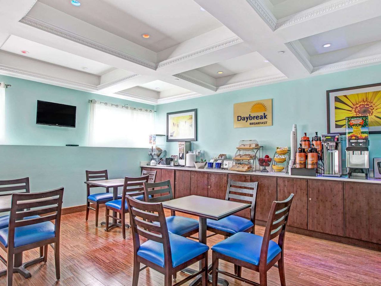 Days Inn & Suites by Wyndham Ozone Park/JFK Airport