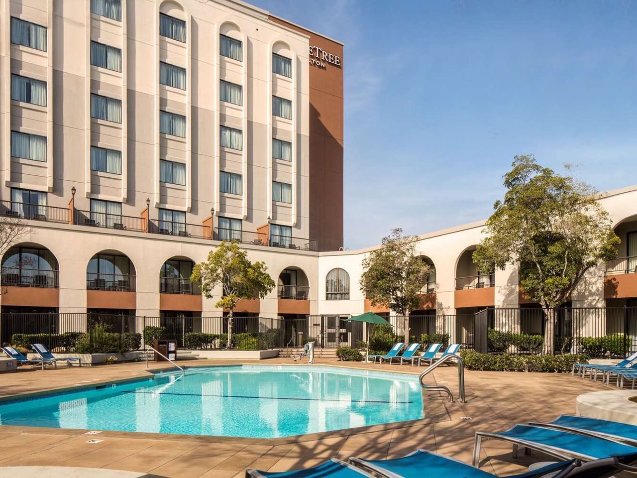 DoubleTree by Hilton Newark-Fremont