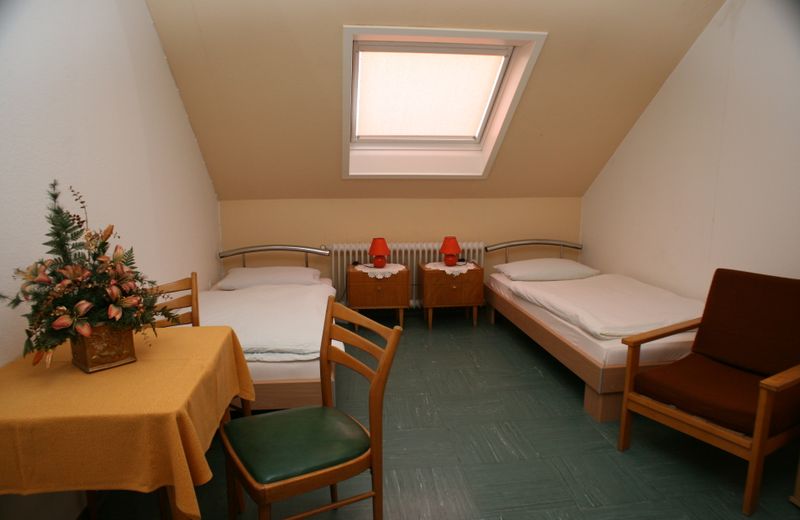 Krone, Zur Hotel