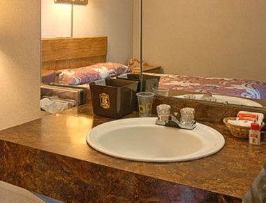 SUPER 8 MOTEL - NORTH EAST-ERI