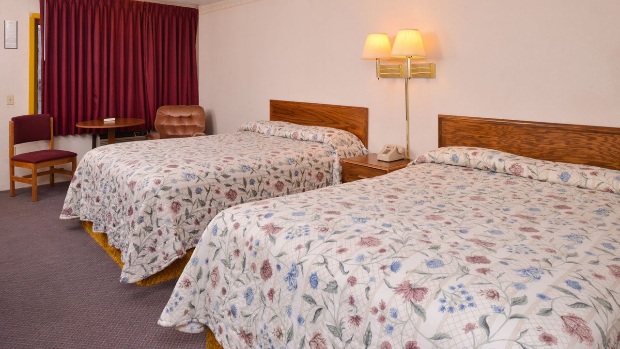 Red Carpet Inn North East