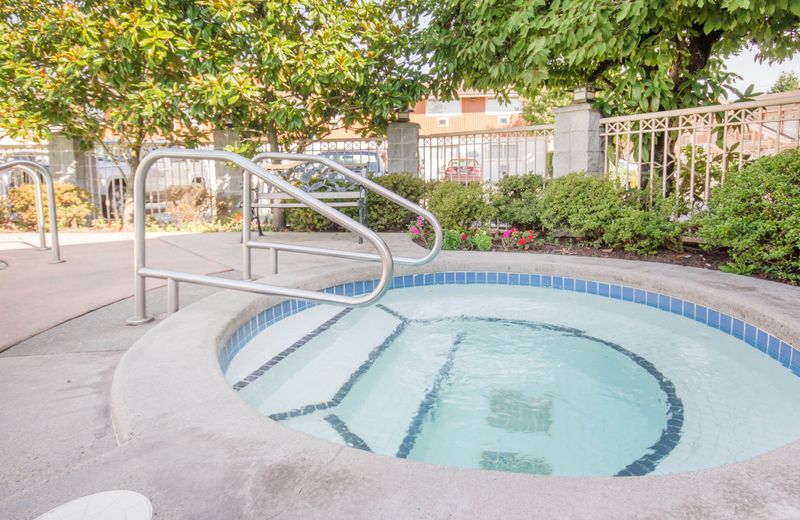Econo Lodge Inn & Suites - North Vancouver